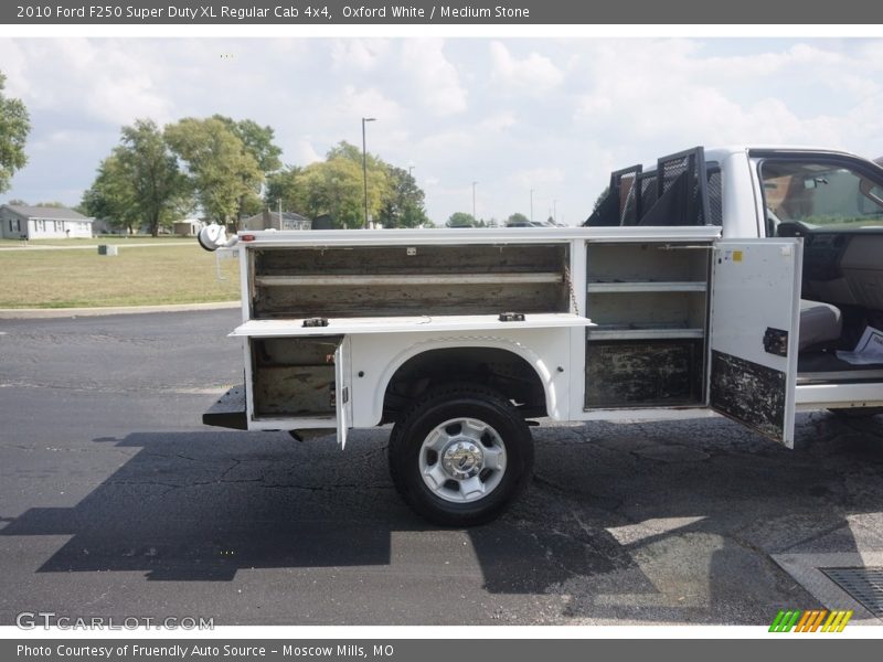 Oxford White / Medium Stone 2010 Ford F250 Super Duty XL Regular Cab 4x4
