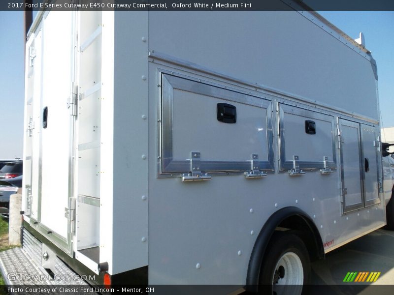 Oxford White / Medium Flint 2017 Ford E Series Cutaway E450 Cutaway Commercial