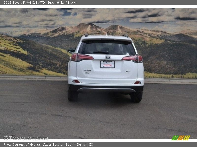 Super White / Black 2018 Toyota RAV4 XLE AWD