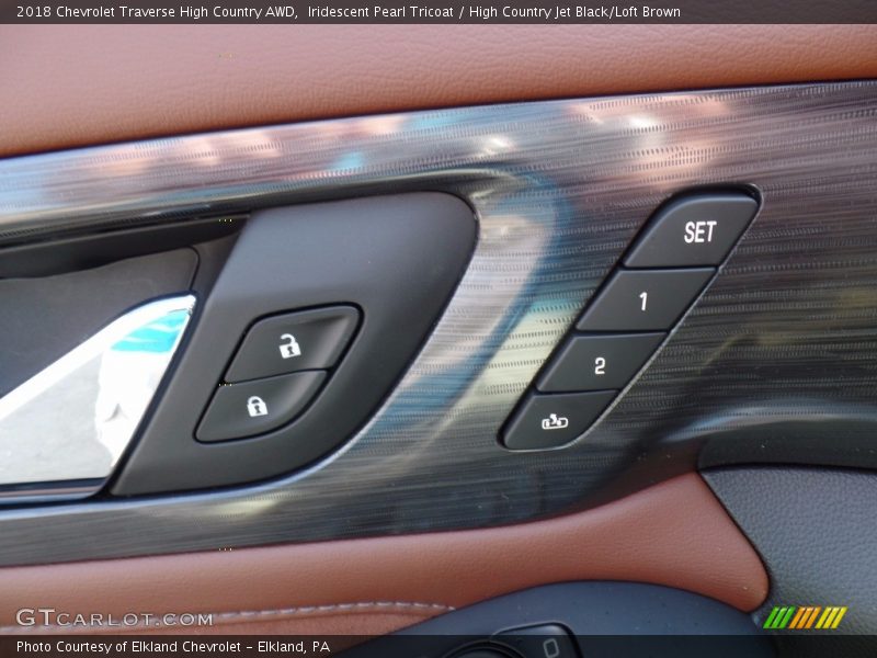 Iridescent Pearl Tricoat / High Country Jet Black/Loft Brown 2018 Chevrolet Traverse High Country AWD