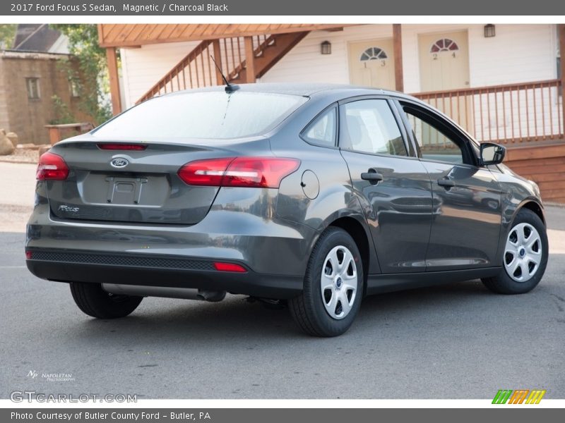 Magnetic / Charcoal Black 2017 Ford Focus S Sedan