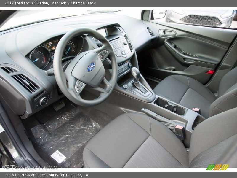 Magnetic / Charcoal Black 2017 Ford Focus S Sedan