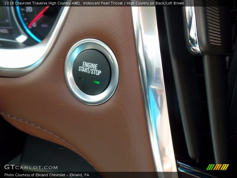 Iridescent Pearl Tricoat / High Country Jet Black/Loft Brown 2018 Chevrolet Traverse High Country AWD
