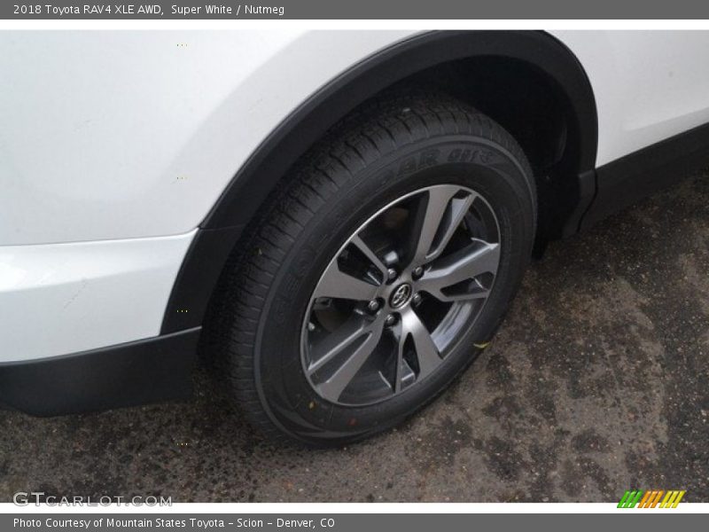Super White / Nutmeg 2018 Toyota RAV4 XLE AWD