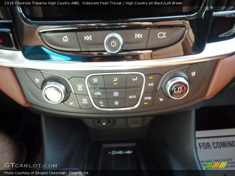 Iridescent Pearl Tricoat / High Country Jet Black/Loft Brown 2018 Chevrolet Traverse High Country AWD