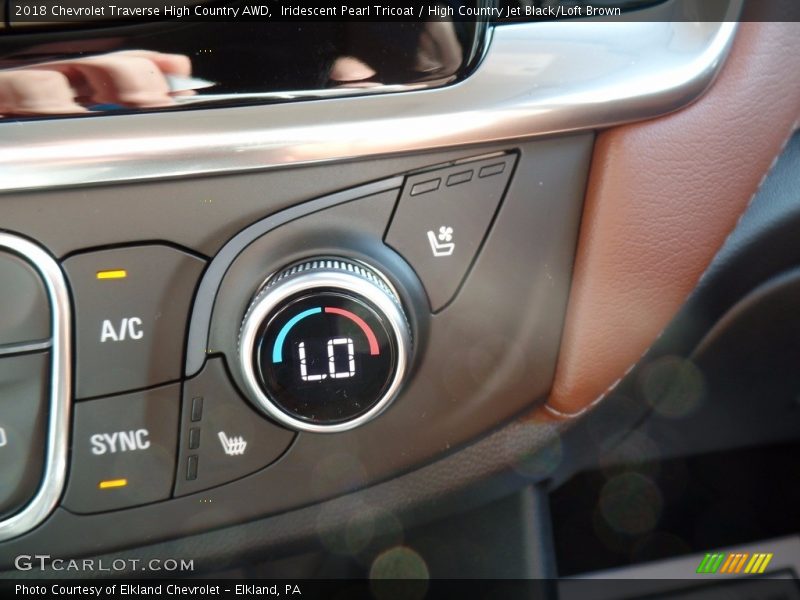 Iridescent Pearl Tricoat / High Country Jet Black/Loft Brown 2018 Chevrolet Traverse High Country AWD