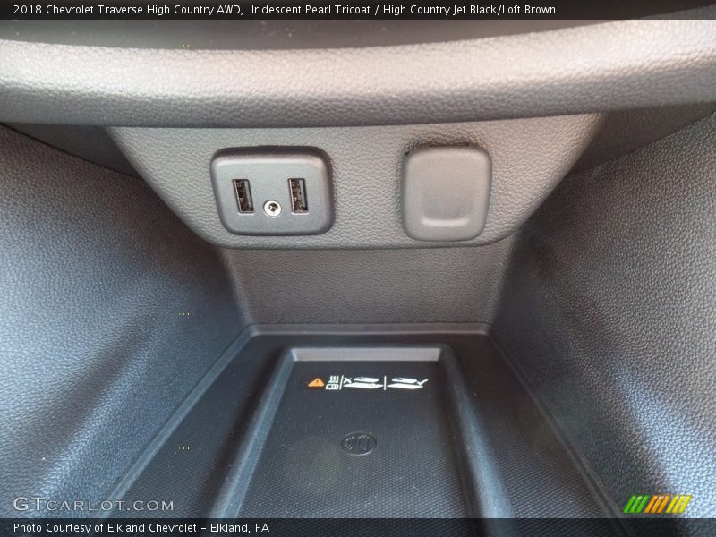 Iridescent Pearl Tricoat / High Country Jet Black/Loft Brown 2018 Chevrolet Traverse High Country AWD