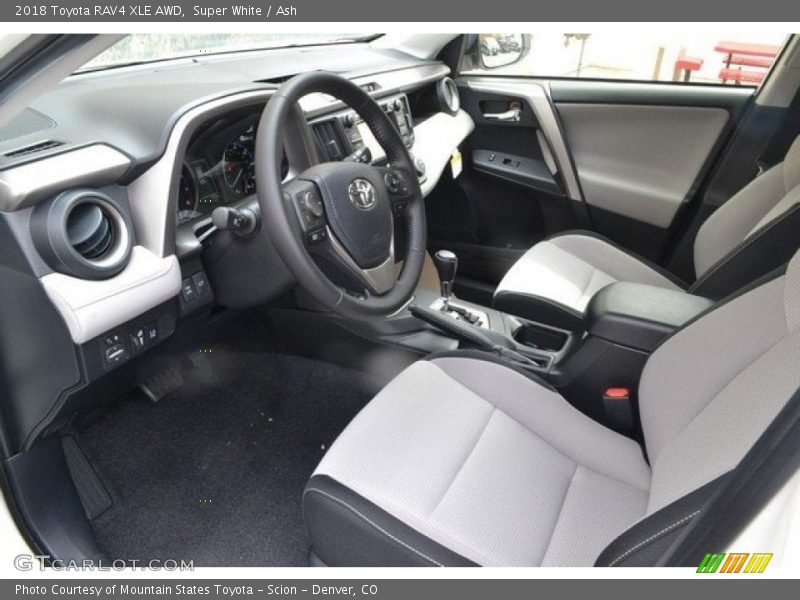 Super White / Ash 2018 Toyota RAV4 XLE AWD
