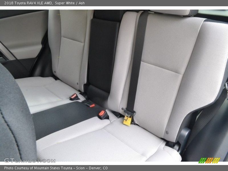 Super White / Ash 2018 Toyota RAV4 XLE AWD