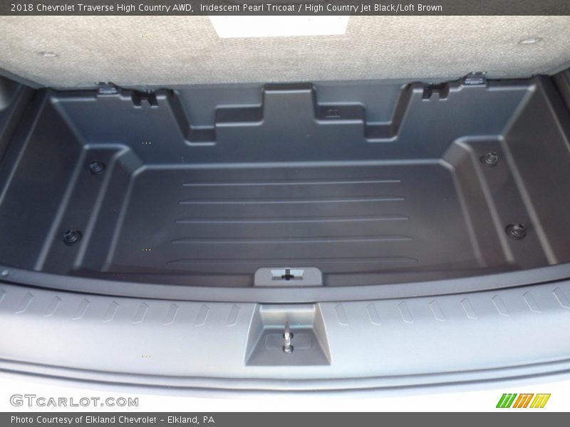 Iridescent Pearl Tricoat / High Country Jet Black/Loft Brown 2018 Chevrolet Traverse High Country AWD