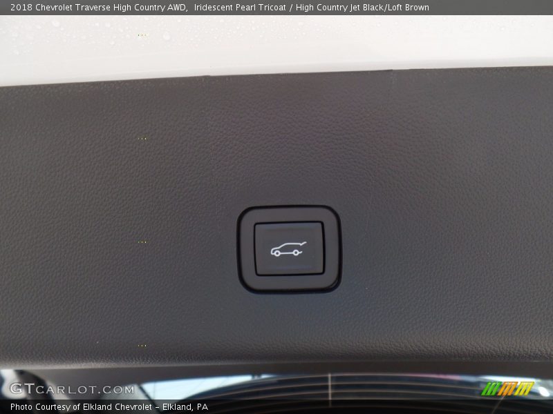 Iridescent Pearl Tricoat / High Country Jet Black/Loft Brown 2018 Chevrolet Traverse High Country AWD