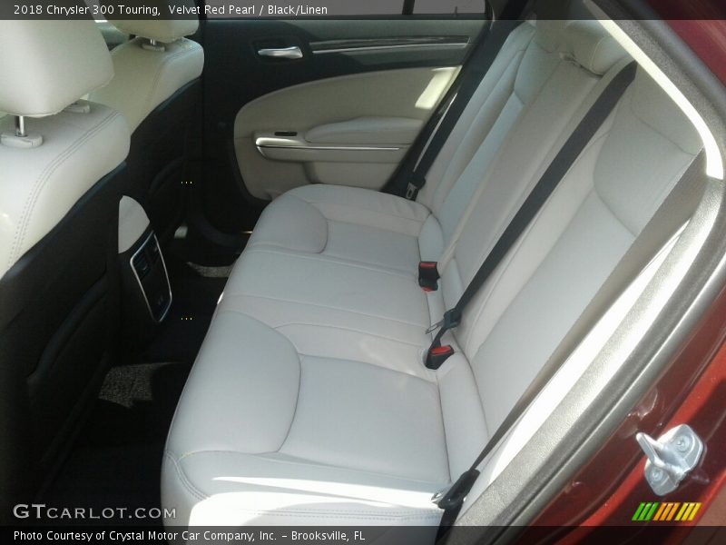 Velvet Red Pearl / Black/Linen 2018 Chrysler 300 Touring