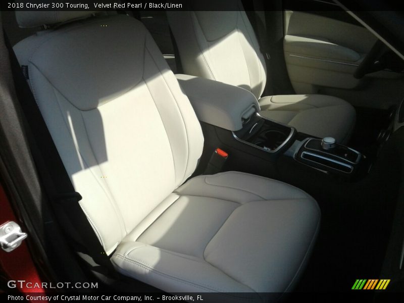 Velvet Red Pearl / Black/Linen 2018 Chrysler 300 Touring