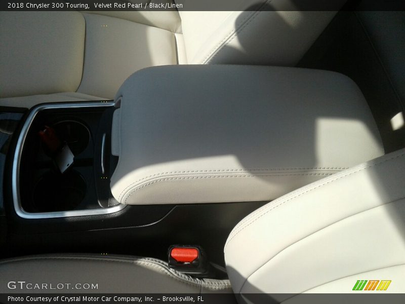 Velvet Red Pearl / Black/Linen 2018 Chrysler 300 Touring