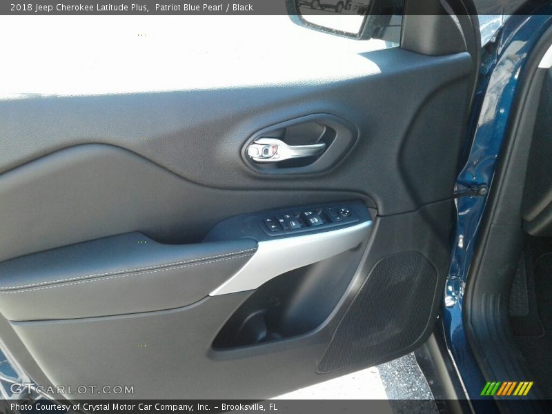 Patriot Blue Pearl / Black 2018 Jeep Cherokee Latitude Plus