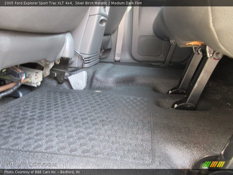 Silver Birch Metallic / Medium Dark Flint 2005 Ford Explorer Sport Trac XLT 4x4