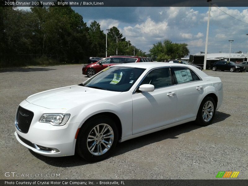 Bright White / Black/Linen 2018 Chrysler 300 Touring