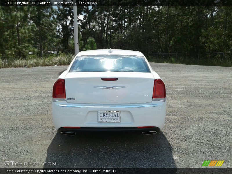 Bright White / Black/Linen 2018 Chrysler 300 Touring