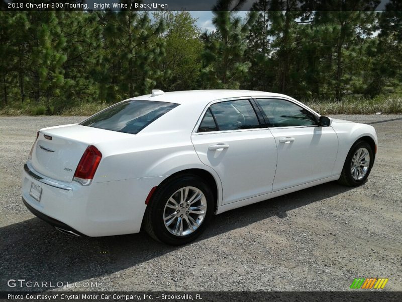 Bright White / Black/Linen 2018 Chrysler 300 Touring