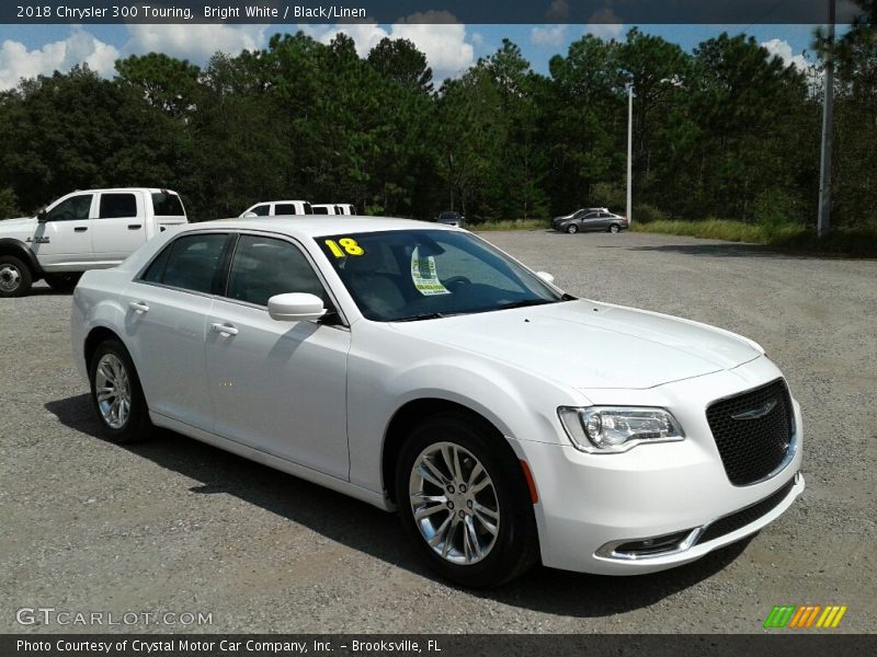 Bright White / Black/Linen 2018 Chrysler 300 Touring