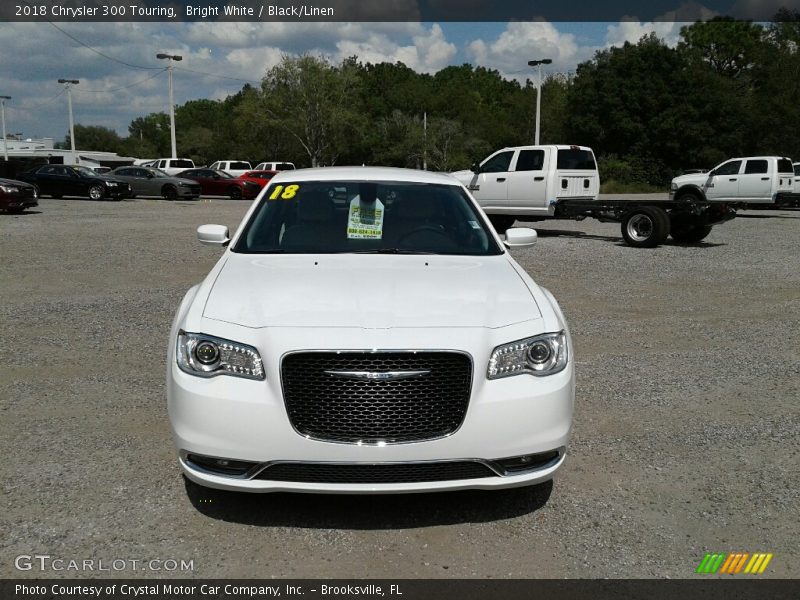 Bright White / Black/Linen 2018 Chrysler 300 Touring