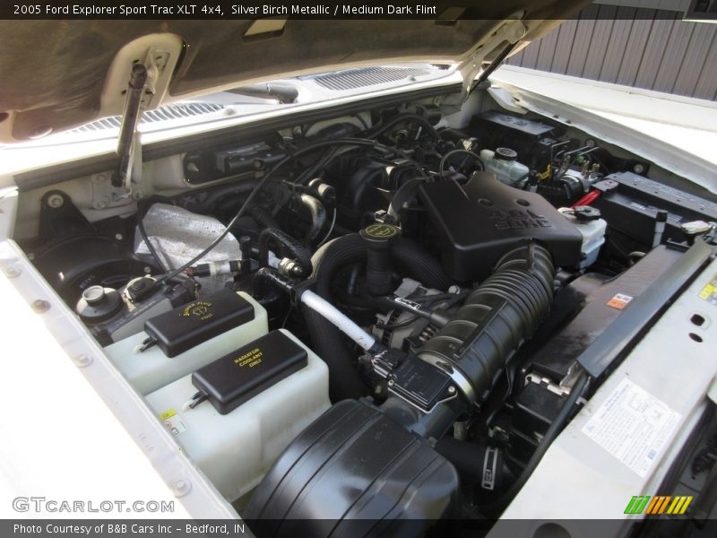 Silver Birch Metallic / Medium Dark Flint 2005 Ford Explorer Sport Trac XLT 4x4