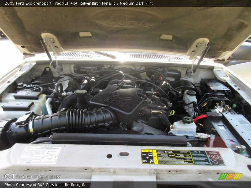 Silver Birch Metallic / Medium Dark Flint 2005 Ford Explorer Sport Trac XLT 4x4