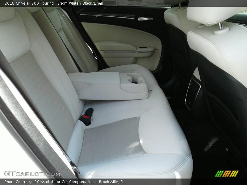 Bright White / Black/Linen 2018 Chrysler 300 Touring