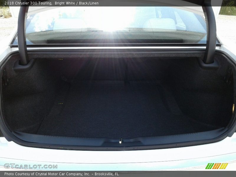 Bright White / Black/Linen 2018 Chrysler 300 Touring