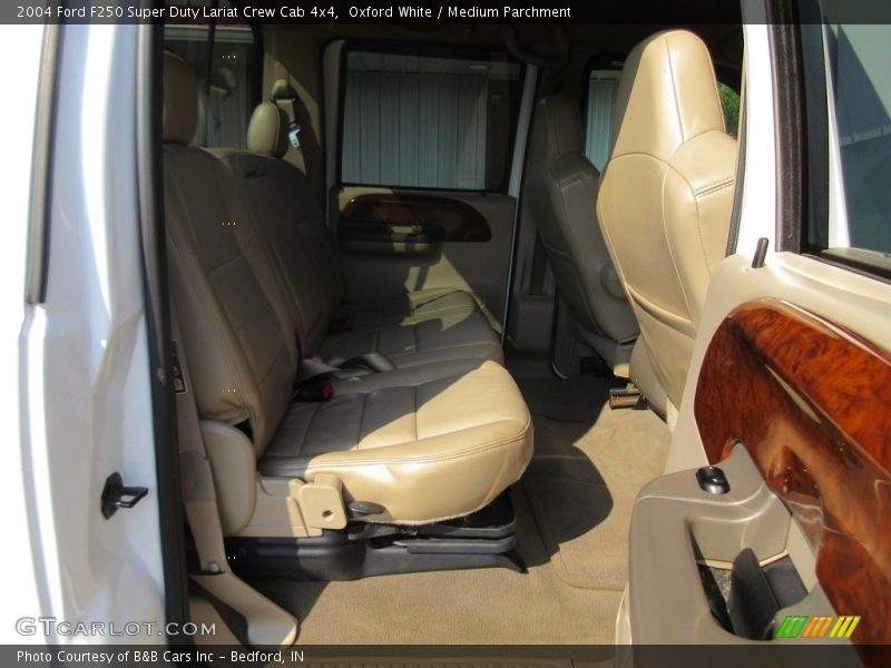 Oxford White / Medium Parchment 2004 Ford F250 Super Duty Lariat Crew Cab 4x4