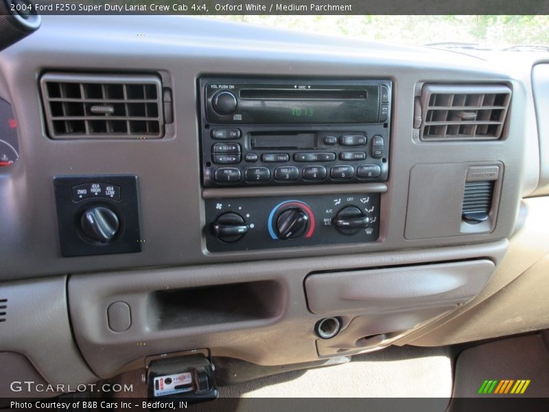 Oxford White / Medium Parchment 2004 Ford F250 Super Duty Lariat Crew Cab 4x4