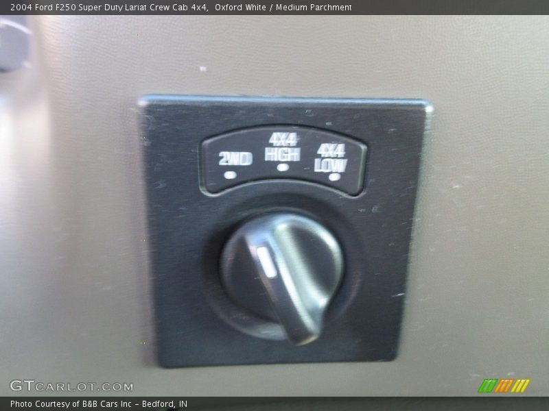 Oxford White / Medium Parchment 2004 Ford F250 Super Duty Lariat Crew Cab 4x4