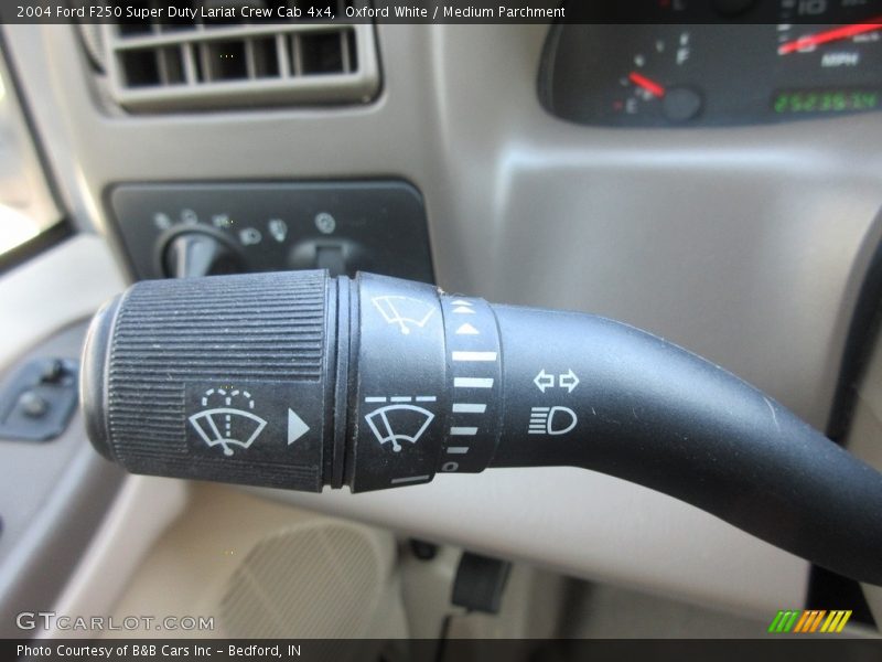 Oxford White / Medium Parchment 2004 Ford F250 Super Duty Lariat Crew Cab 4x4