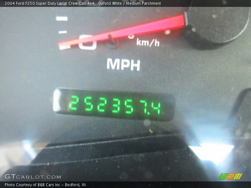 Oxford White / Medium Parchment 2004 Ford F250 Super Duty Lariat Crew Cab 4x4
