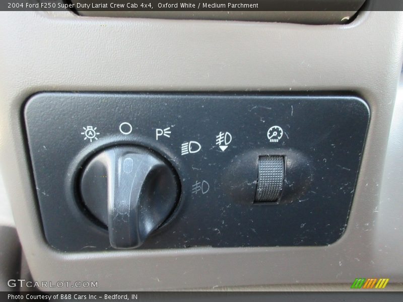 Oxford White / Medium Parchment 2004 Ford F250 Super Duty Lariat Crew Cab 4x4