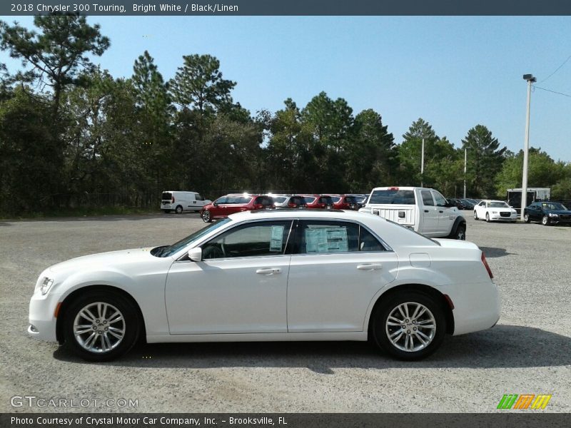 Bright White / Black/Linen 2018 Chrysler 300 Touring