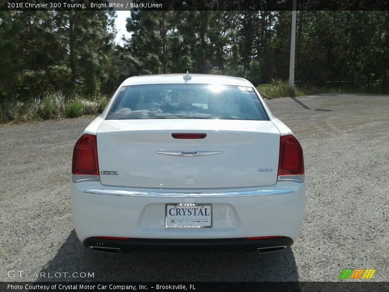 Bright White / Black/Linen 2018 Chrysler 300 Touring