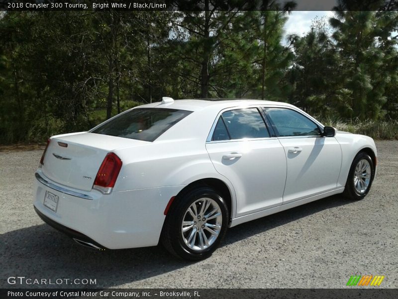 Bright White / Black/Linen 2018 Chrysler 300 Touring