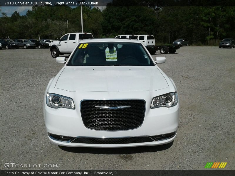 Bright White / Black/Linen 2018 Chrysler 300 Touring