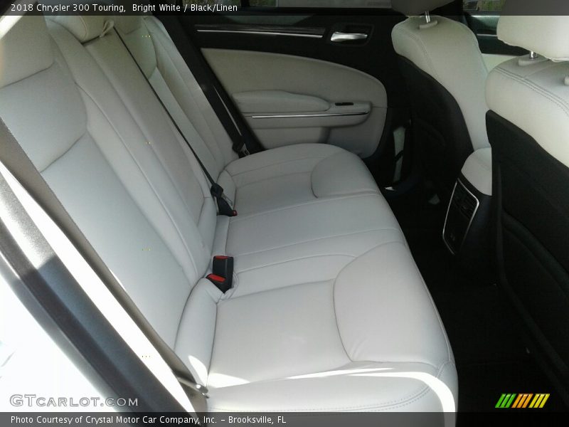 Bright White / Black/Linen 2018 Chrysler 300 Touring
