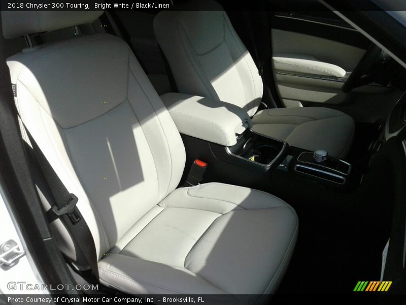Bright White / Black/Linen 2018 Chrysler 300 Touring