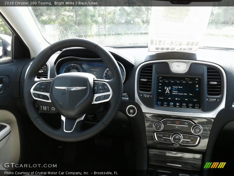 Bright White / Black/Linen 2018 Chrysler 300 Touring