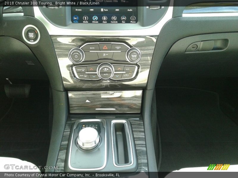 Bright White / Black/Linen 2018 Chrysler 300 Touring