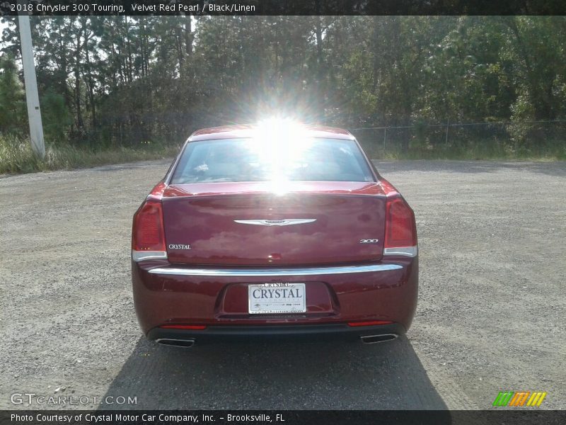 Velvet Red Pearl / Black/Linen 2018 Chrysler 300 Touring