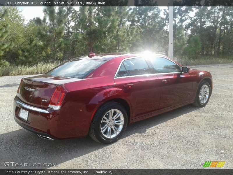 Velvet Red Pearl / Black/Linen 2018 Chrysler 300 Touring