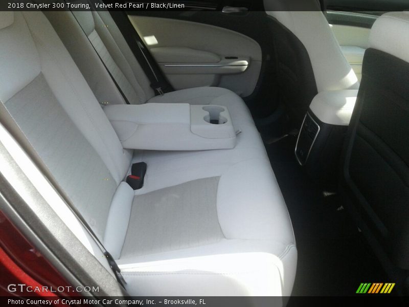 Velvet Red Pearl / Black/Linen 2018 Chrysler 300 Touring