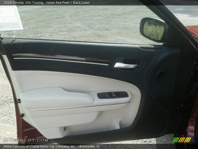Velvet Red Pearl / Black/Linen 2018 Chrysler 300 Touring