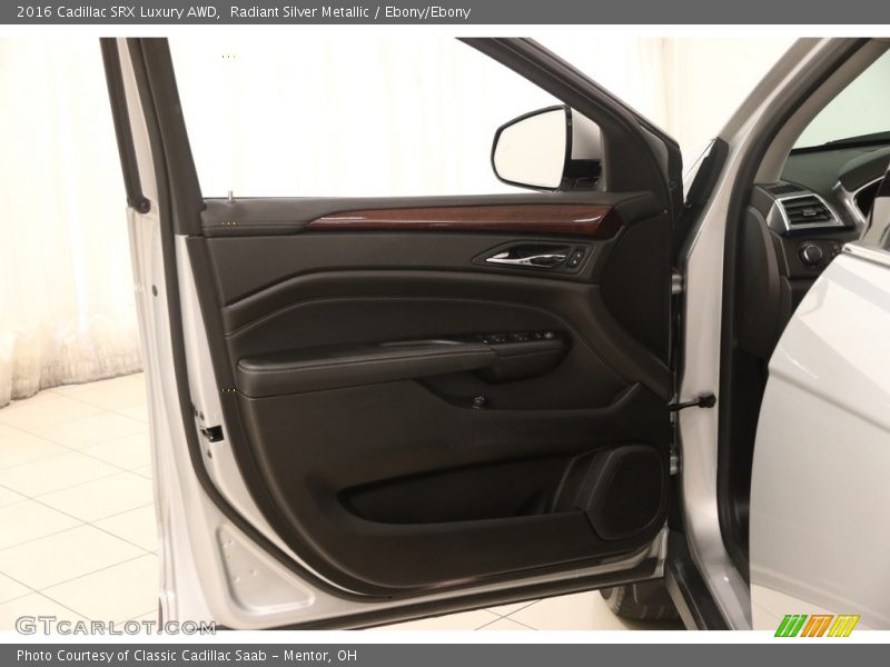 Radiant Silver Metallic / Ebony/Ebony 2016 Cadillac SRX Luxury AWD