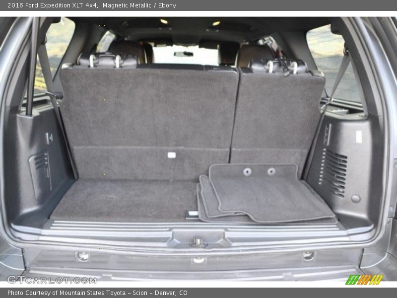 Magnetic Metallic / Ebony 2016 Ford Expedition XLT 4x4