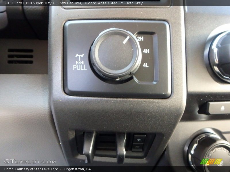Oxford White / Medium Earth Gray 2017 Ford F350 Super Duty XL Crew Cab 4x4